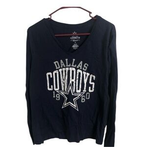 Dallas Cowboys Women’s V-Neck Long Sleeve Shirt in a Size XL